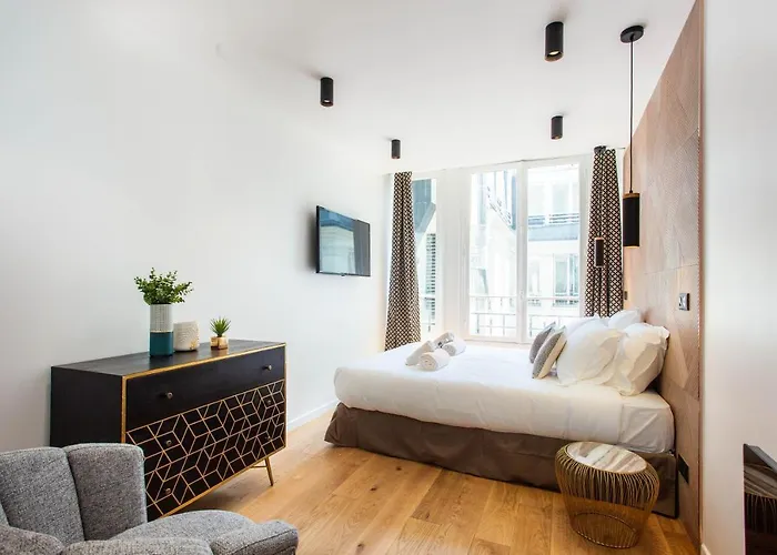 Cmg Champs Elysées - Boetie 6