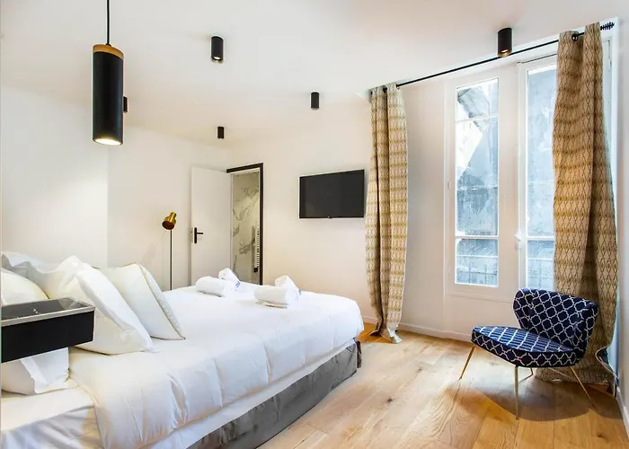 Cmg Champs Elysées - Boetie 6 * Paris